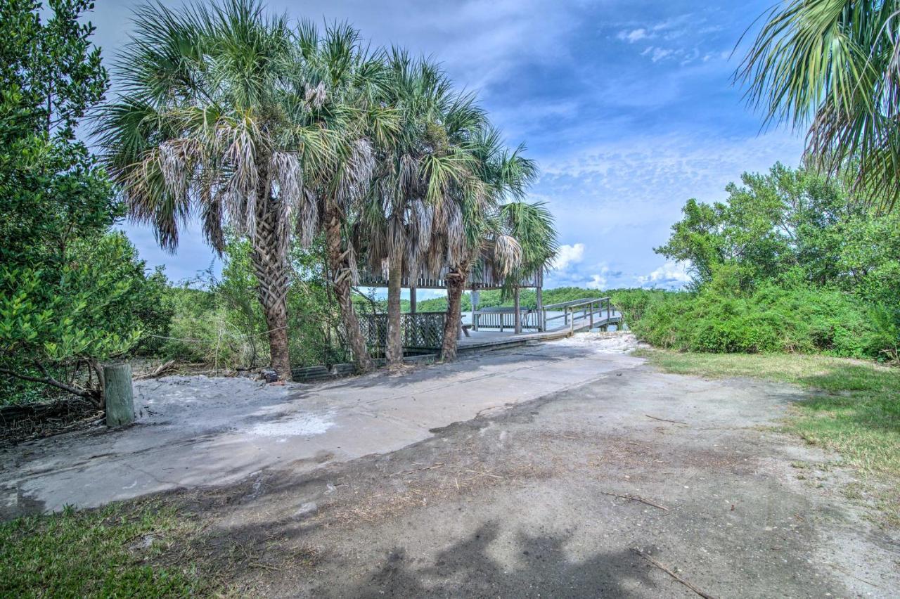 Beachfront Cedar Key Retreat With Pool Access! Екстериор снимка