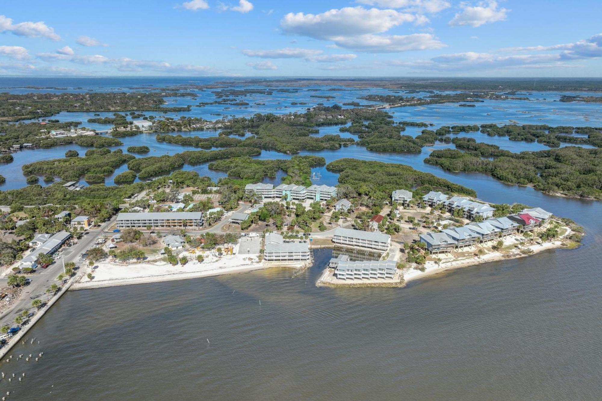Beachfront Cedar Key Retreat With Pool Access! Екстериор снимка