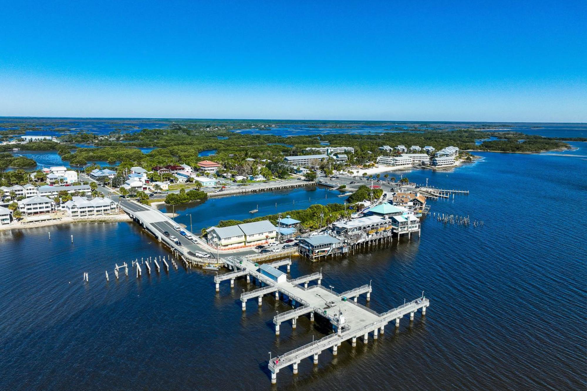 Beachfront Cedar Key Retreat With Pool Access! Екстериор снимка