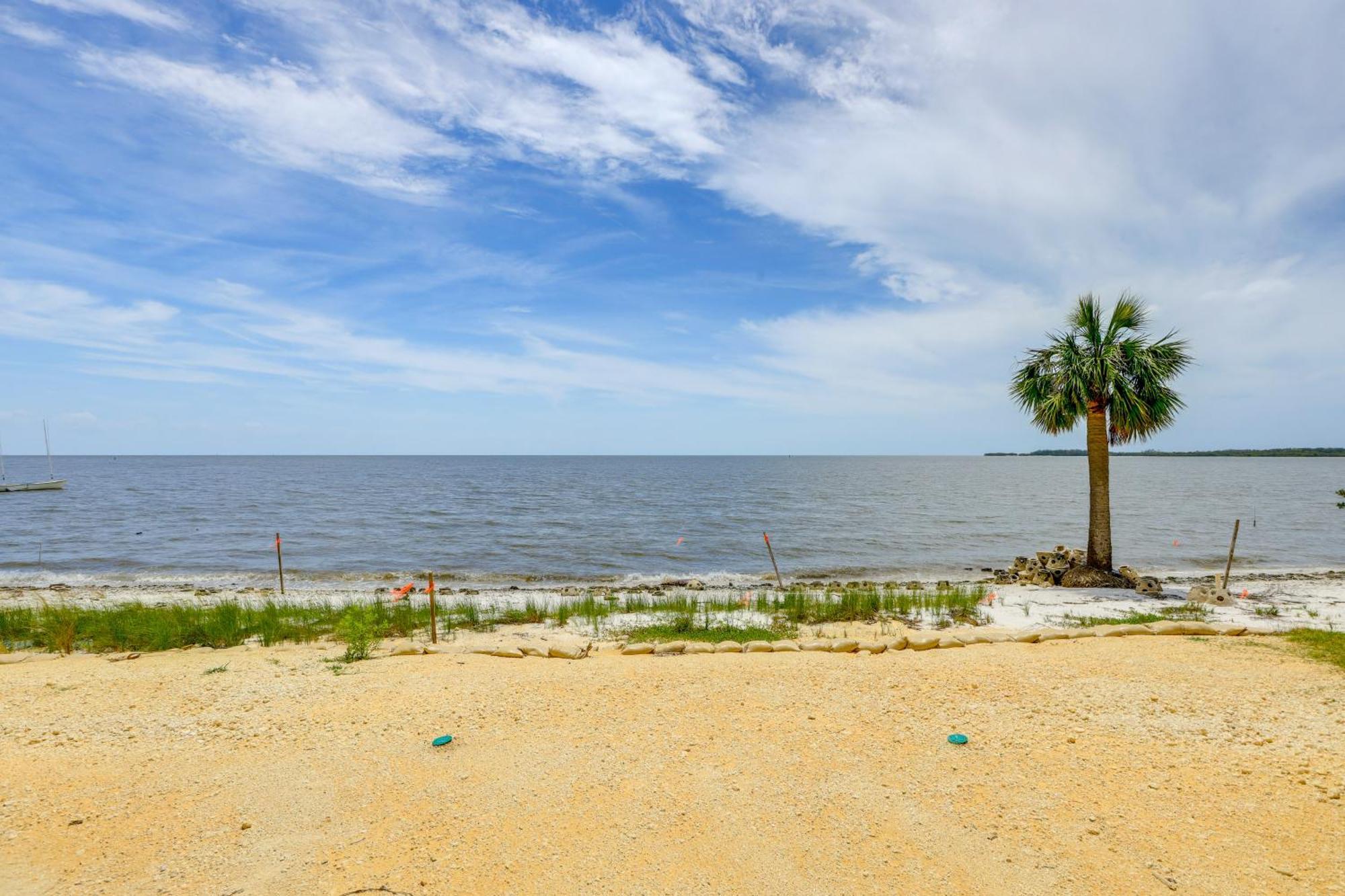 Beachfront Cedar Key Retreat With Pool Access! Екстериор снимка