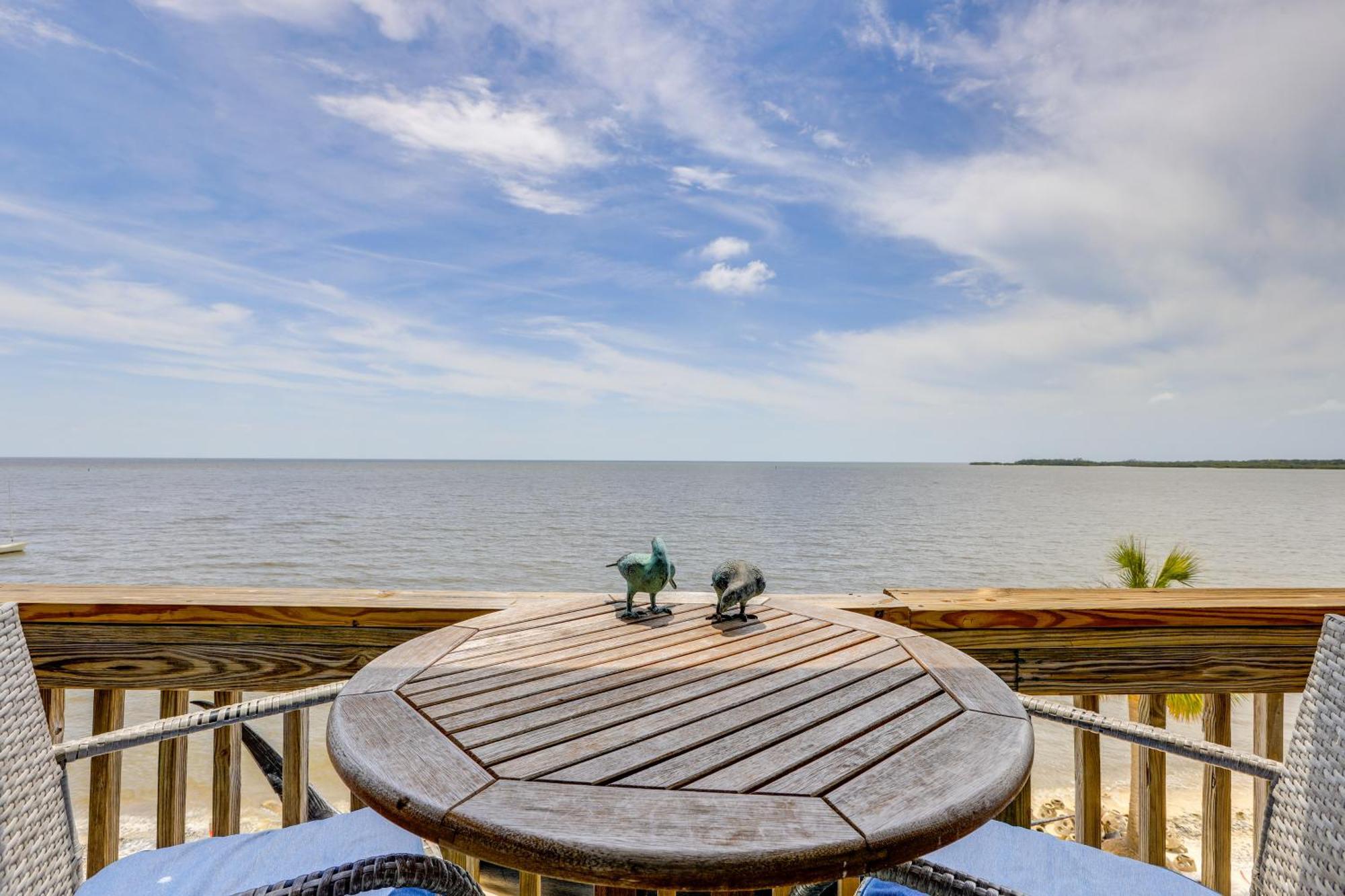 Beachfront Cedar Key Retreat With Pool Access! Екстериор снимка