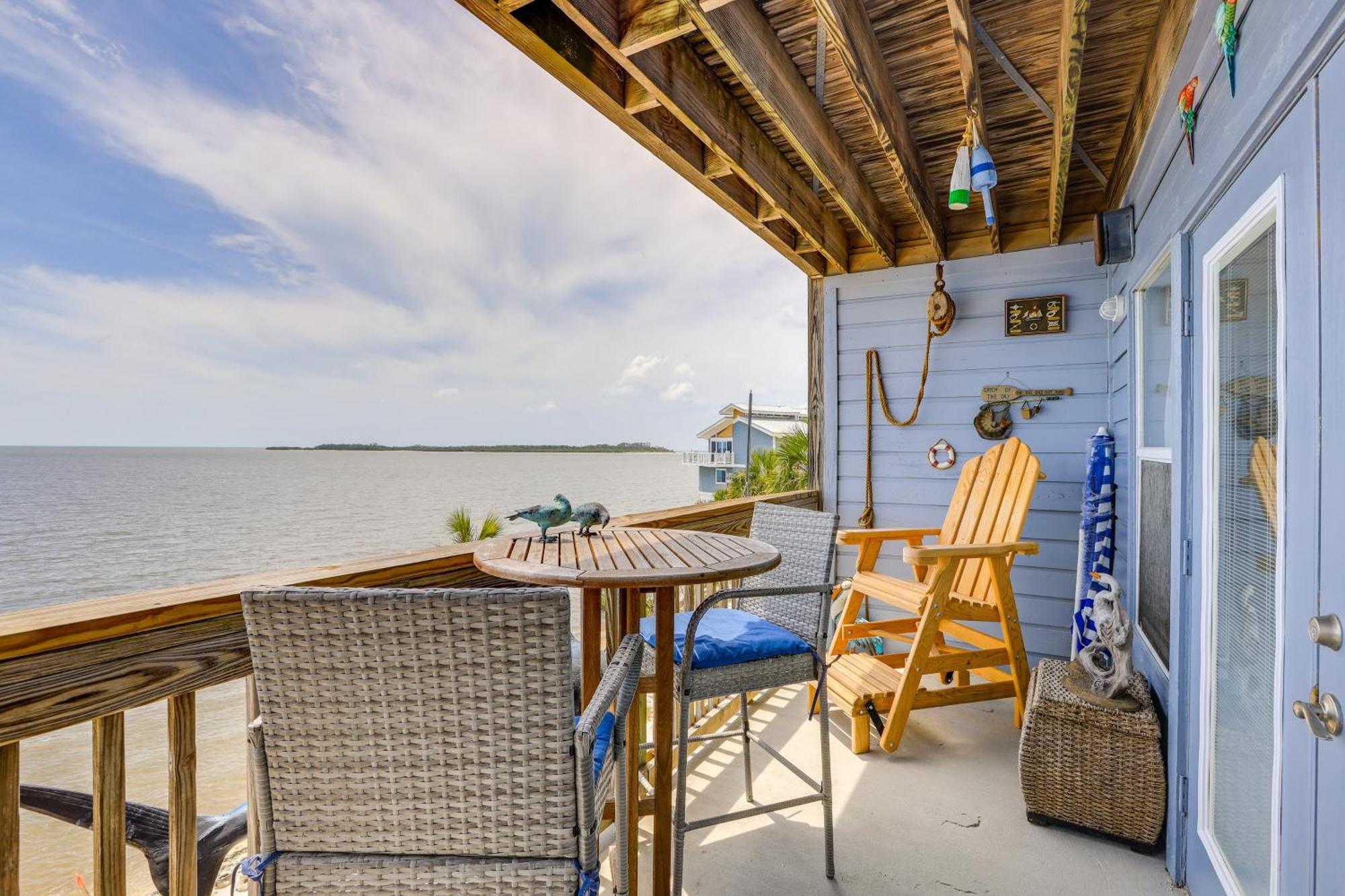 Beachfront Cedar Key Retreat With Pool Access! Екстериор снимка